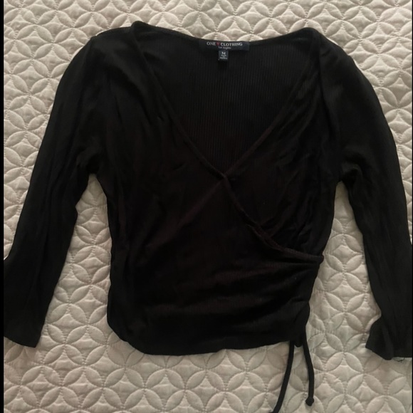 Black top - Picture 2 of 10